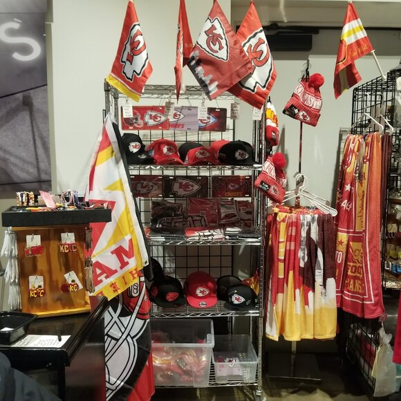 KANSAS CITY CHIEFS DOUBLE SIDED CAR FLAG - Picture 6 of 10